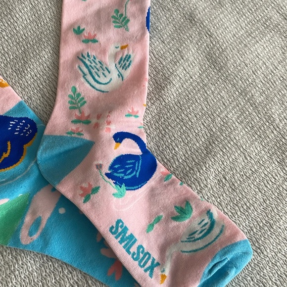 🆕 Women Swan Theme Crew Socks - Picture 6 of 6